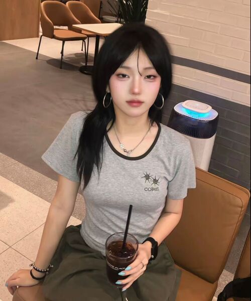 COIRIS（コイリス）の「[ユーネック] ローラ スモール ロゴ 配色 ユーネック 半袖Tシャツ (10カラー)（Tシャツ/カットソー・レディース・カーキ/ブラウン/ネイビー/ライトブルー/ホワイト/ブラック/グレー系/チャコール/ブルー/グリーン・FREE）」の12枚目の写真