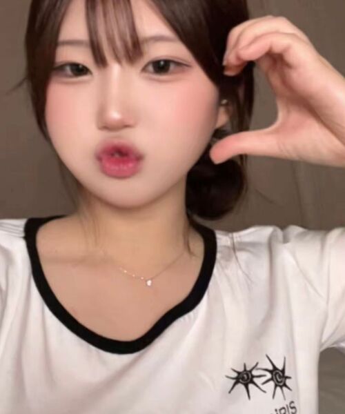 COIRIS（コイリス）の「[ユーネック] ローラ スモール ロゴ 配色 ユーネック 半袖Tシャツ (10カラー)（Tシャツ/カットソー・レディース・カーキ/ブラウン/ネイビー/ライトブルー/ホワイト/ブラック/グレー系/チャコール/ブルー/グリーン・FREE）」の13枚目の写真