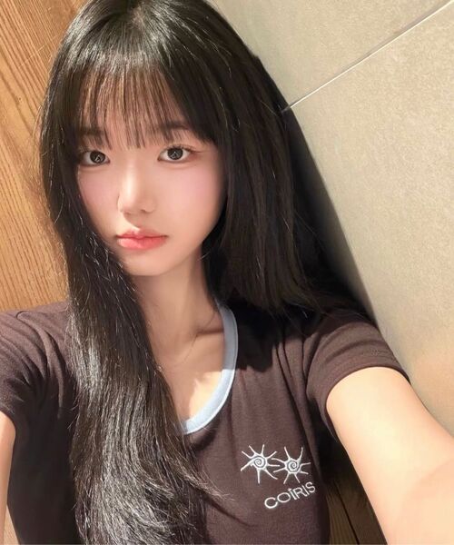 COIRIS（コイリス）の「[ユーネック] ローラ スモール ロゴ 配色 ユーネック 半袖Tシャツ (10カラー)（Tシャツ/カットソー・レディース・カーキ/ブラウン/ネイビー/ライトブルー/ホワイト/ブラック/グレー系/チャコール/ブルー/グリーン・FREE）」の18枚目の写真