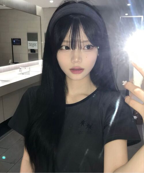 COIRIS（コイリス）の「[ユーネック] ローラ スモール ロゴ 配色 ユーネック 半袖Tシャツ (10カラー)（Tシャツ/カットソー・レディース・カーキ/ブラウン/ネイビー/ライトブルー/ホワイト/ブラック/グレー系/チャコール/ブルー/グリーン・FREE）」の21枚目の写真