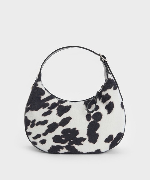 CHARLES & KEITH(チャールズ & キース)の「Vega ベガ ファーリー カウプリント ホーボーバッグ(ショルダーバッグ・レディース・マルチ・S)」の2枚目の写真