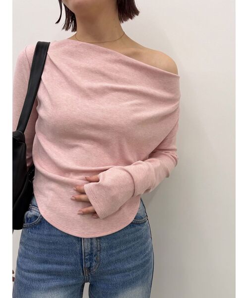 LAGUNAMOON(ラグナムーン)の「オフショルドレープ2WAYトップス(ニット/セーター・レディース・アイボリー/ピンク/ブラウン/ブラック・FREE)」の8枚目の写真