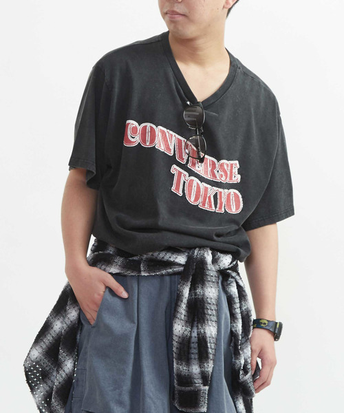CONVERSE TOKYO（コンバーストウキョウ）の「LOGO PRINT HOTFIX TEE（Tシャツ/カットソー・レディース・ホワイト/ブラック/ブルー・SMALL/MEDIUM）」の2枚目の写真