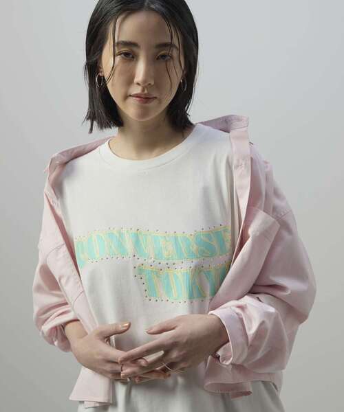 CONVERSE TOKYO（コンバーストウキョウ）の「LOGO PRINT HOTFIX TEE（Tシャツ/カットソー・レディース・ホワイト/ブラック/ブルー・SMALL/MEDIUM）」の4枚目の写真