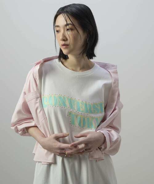 CONVERSE TOKYO（コンバーストウキョウ）の「LOGO PRINT HOTFIX TEE（Tシャツ/カットソー・レディース・ホワイト/ブラック/ブルー・SMALL/MEDIUM）」の5枚目の写真