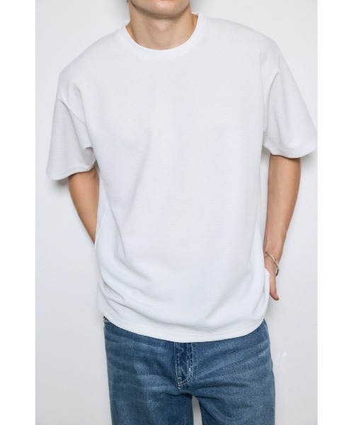AZUL by moussy(アズールバイマウジー)の「リップル半袖トップス(Tシャツ/カットソー・メンズ・ホワイト/ブラック/ライトカーキ・MEDIUM/LARGE)」の6枚目の写真