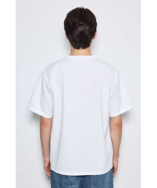 AZUL by moussy(アズールバイマウジー)の「リップル半袖トップス(Tシャツ/カットソー・メンズ・ホワイト/ブラック/ライトカーキ・MEDIUM/LARGE)」の10枚目の写真