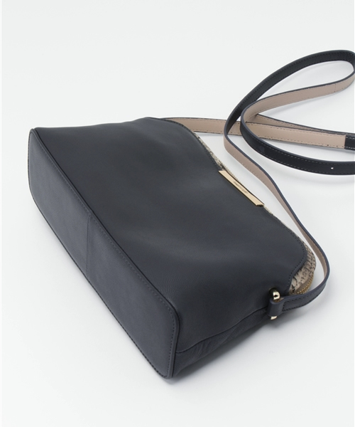 interstaple（インターステイプル）の「【春の新色】ラウンドミニショルダー（ショルダーバッグ・レディース・ネイビー/アイボリー/ライトブルー・FREE）」の6枚目の写真