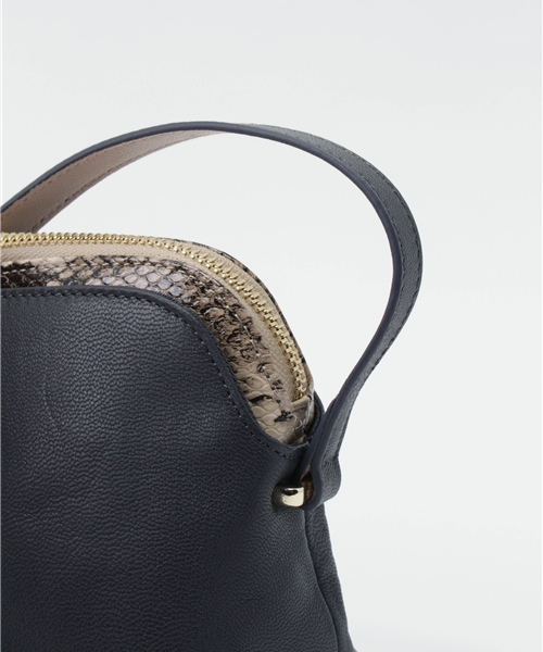 interstaple（インターステイプル）の「【春の新色】ラウンドミニショルダー（ショルダーバッグ・レディース・ネイビー/アイボリー/ライトブルー・FREE）」の8枚目の写真