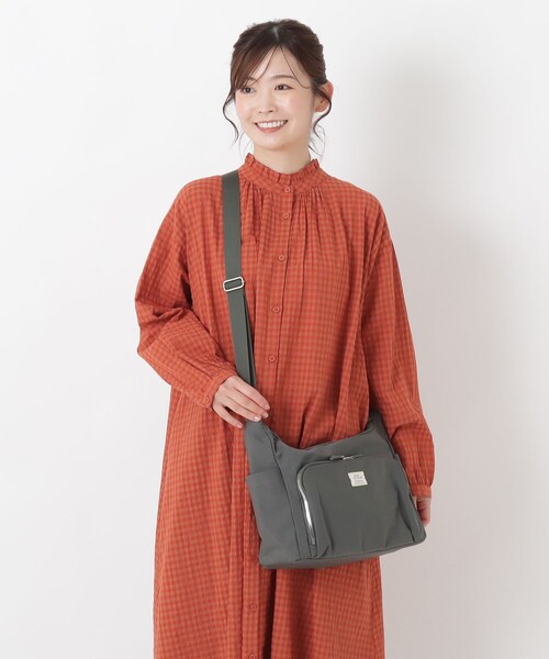 one'sterrace（ワンズテラス）の「【A4可】anello コリーショルダー（ショルダーバッグ・レディース・ブラック系8/グレー系4/アイボリー系8・99）」の21枚目の写真