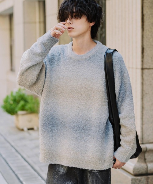 Rocky Monroe(ロッキーモンロー)の「オーバーサイズ ウール混ブークレー段染めグラデーションボーダー柄クルーニットセーター(ニット/セーター・メンズ・マスタード/オレンジ/ブルー/ブラウン/パープル/ナチュラル/レッド/ブラック・M/L)」の3枚目の写真