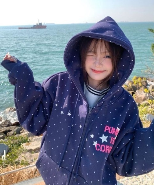 ViViDAY(ビビデー)の「ドット柄ロゴジップパーカー(パーカー・レディース・ネイビー/ミント・M)」の11枚目の写真