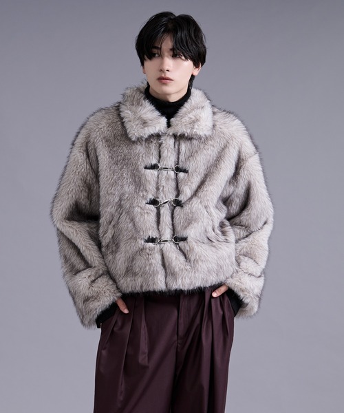Ellno Loset（エルノロゼット）の「メタルバックルエコファーショートコート（ブルゾン・メンズ・グレー/ベージュ/ブラウン・MEDIUM/LARGE）」の20枚目の写真