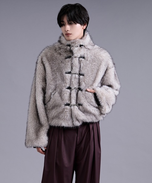 Ellno Loset（エルノロゼット）の「メタルバックルエコファーショートコート（ブルゾン・メンズ・グレー/ベージュ/ブラウン・MEDIUM/LARGE）」の22枚目の写真