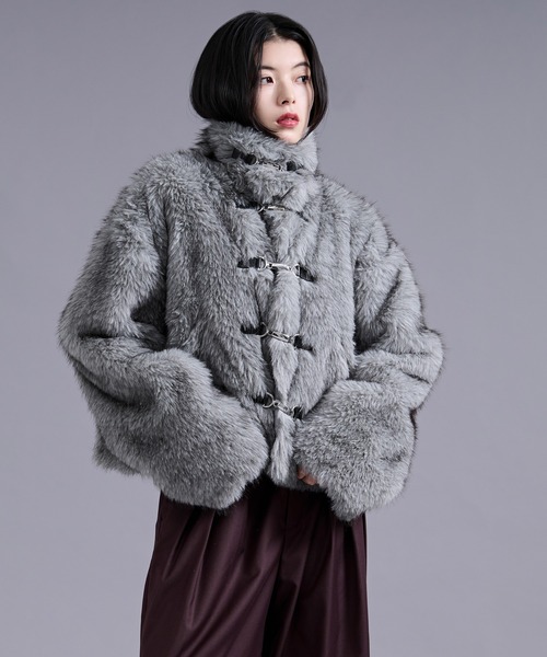Ellno Loset（エルノロゼット）の「メタルバックルエコファーショートコート（ブルゾン・メンズ・グレー/ベージュ/ブラウン・MEDIUM/LARGE）」の13枚目の写真