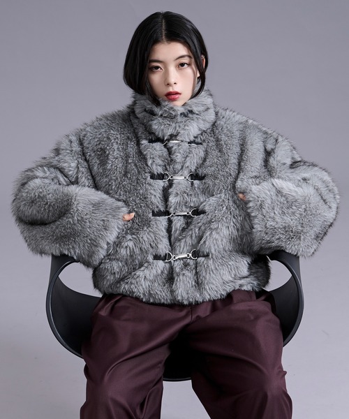 Ellno Loset（エルノロゼット）の「メタルバックルエコファーショートコート（ブルゾン・メンズ・グレー/ベージュ/ブラウン・MEDIUM/LARGE）」の18枚目の写真