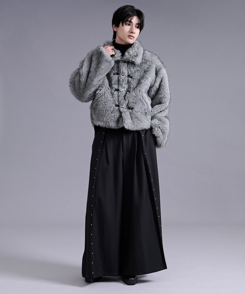 Ellno Loset（エルノロゼット）の「メタルバックルエコファーショートコート（ブルゾン・メンズ・グレー/ベージュ/ブラウン・MEDIUM/LARGE）」の11枚目の写真