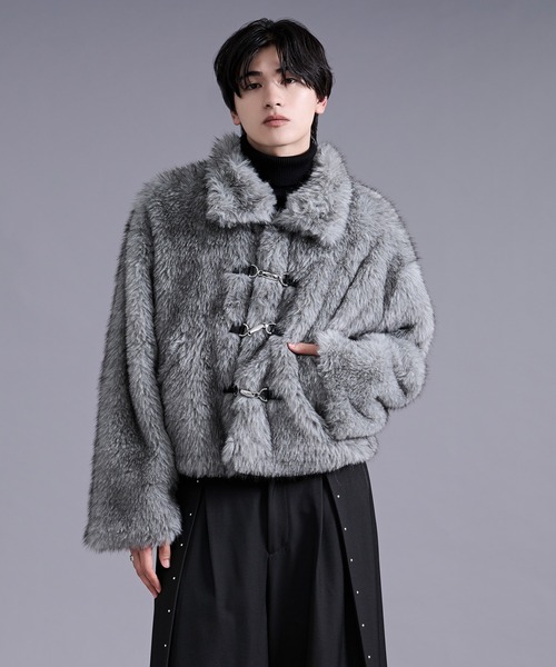 Ellno Loset（エルノロゼット）の「メタルバックルエコファーショートコート（ブルゾン・メンズ・グレー/ベージュ/ブラウン・MEDIUM/LARGE）」の6枚目の写真
