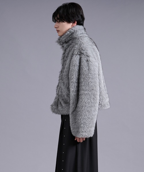 Ellno Loset（エルノロゼット）の「メタルバックルエコファーショートコート（ブルゾン・メンズ・グレー/ベージュ/ブラウン・MEDIUM/LARGE）」の9枚目の写真