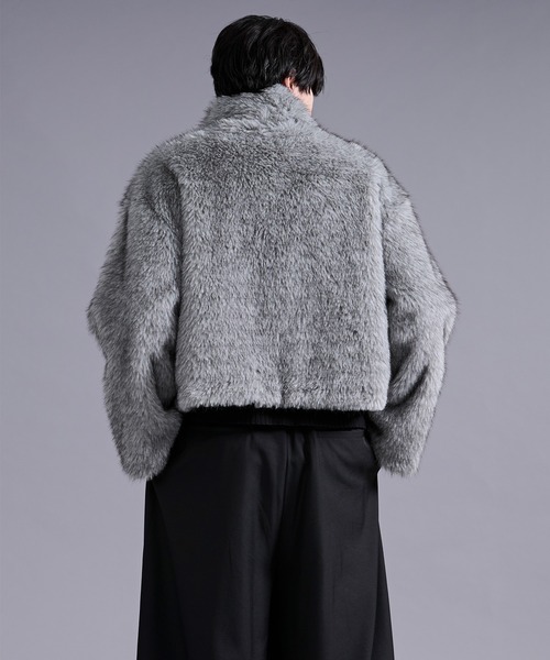Ellno Loset（エルノロゼット）の「メタルバックルエコファーショートコート（ブルゾン・メンズ・グレー/ベージュ/ブラウン・MEDIUM/LARGE）」の10枚目の写真