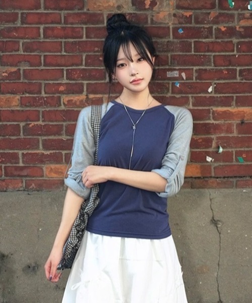 anyonemore(エニワンモア)の「チェック柄ボタンロールアップ配色ラグラン長袖Tシャツ(Tシャツ/カットソー・レディース・ネイビー/ミント・FREE)」の1枚目の写真