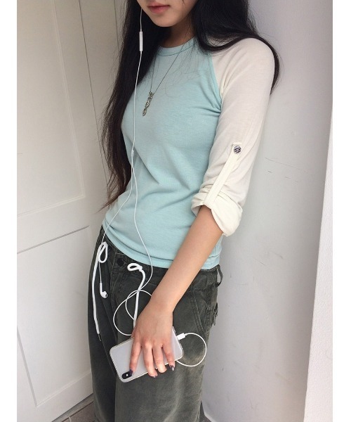 anyonemore(エニワンモア)の「チェック柄ボタンロールアップ配色ラグラン長袖Tシャツ(Tシャツ/カットソー・レディース・ネイビー/ミント・FREE)」の8枚目の写真