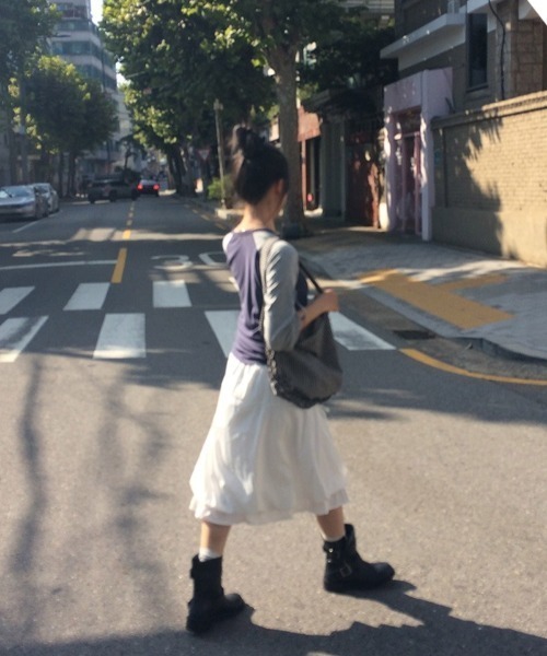 anyonemore(エニワンモア)の「チェック柄ボタンロールアップ配色ラグラン長袖Tシャツ(Tシャツ/カットソー・レディース・ネイビー/ミント・FREE)」の11枚目の写真