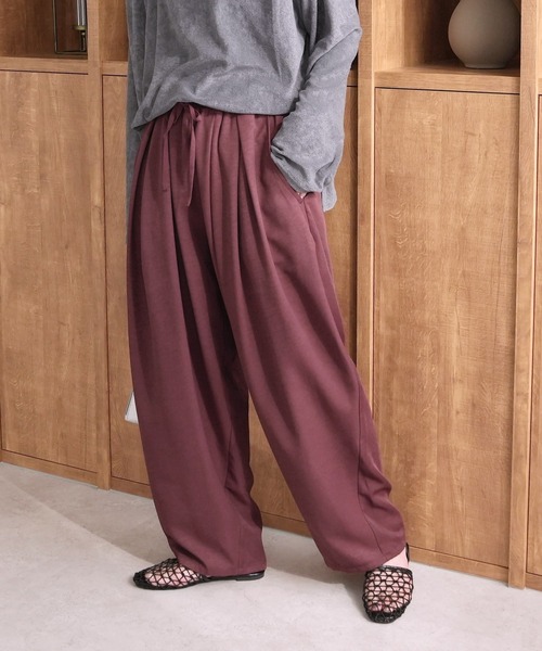 reca(レカ)の「ワッシャー加工風タックコクーンパンツ(その他パンツ・レディース・チャコール/ベージュ/ボルドー・FREE)」の18枚目の写真
