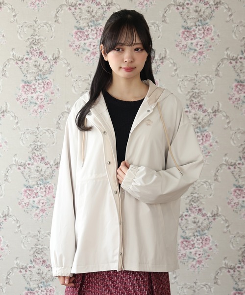 MARY QUANT(マリークワント)の「デイジーワンポイントパーカ ブルゾン(ブルゾン・レディース・アイボリー/ブラック/カーキ・M)」の2枚目の写真