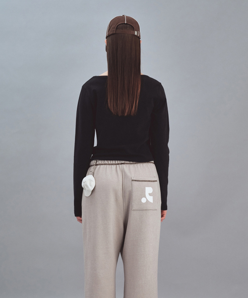 Rest&Recreation(レストアンドレクリエーション)の「BOAT NECK LONG SLEEVE - BLACK(Tシャツ/カットソー・レディース・その他・SMALL/MEDIUM)」の3枚目の写真