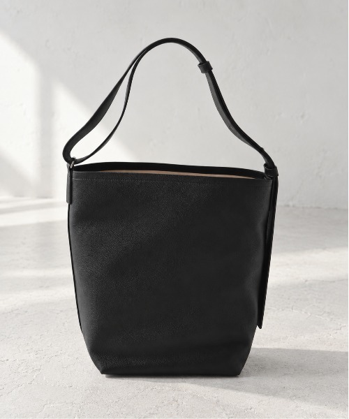 &MyuQ(アンドミューク)の「【&MyuQ/アンドミューク】 JUNO light bag(ワンショルダーバッグ)(ショルダーバッグ・レディース・ブラック・フリー)」の1枚目の写真