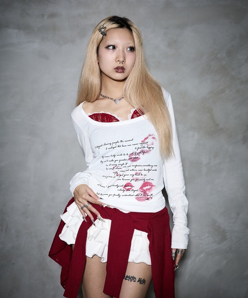 dollslutz(ドルズラッツ)の「【dollslutz】kiss and confession L/S tee /【ドルズラッツ】キスアンドコンフェッションロングスリーブT(Tシャツ/カットソー・レディース・ホワイト×レッド/ブラック×ブルー・FREE)」の6枚目の写真