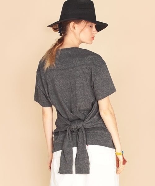 RNA-N(アールエヌエーエヌ)の「M0393 T/Cウエストむすびカットソー(Tシャツ/カットソー・レディース・レッド/スミクロ/オフホワイト・MEDIUM)」の2枚目の写真