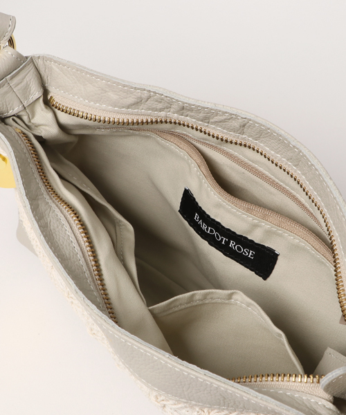 BARDOT ROSE（バルドロゼ）の「【BARDOT ROSE】スワーブ2WAYミニショルダー（ショルダーバッグ・レディース・アイボリー/ブラック・FREE）」の7枚目の写真
