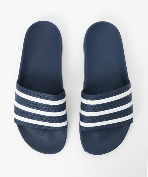 adidas（アディダス）の「adidas ADILETTE（サンダル・メンズ・ネイビー/ブラック/レッド・26.5/27.5）」の3枚目の写真