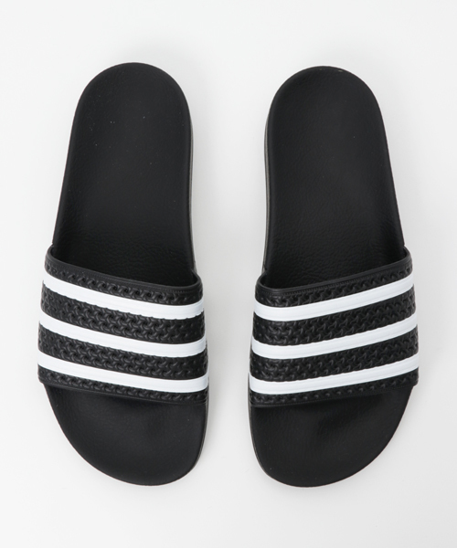 adidas（アディダス）の「adidas ADILETTE（サンダル・メンズ・ネイビー/ブラック/レッド・26.5/27.5）」の2枚目の写真