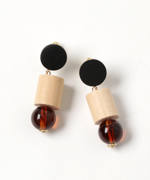 Andemiu（アンデミュウ）の「ウッドパーツイヤリング747355（イヤリング・レディース・ホワイト/ブラック・FREE）」の5枚目の写真