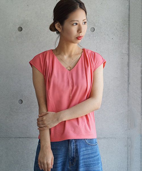 laboratory work(ラボラトリーワーク)の「サークルモチーフ ネックレス付きタック使いプルオーバー(Tシャツ/カットソー・レディース・オフホワイト/ダークオレンジ/ネイビー/ブラック/ピンク・MEDIUM)」の4枚目の写真