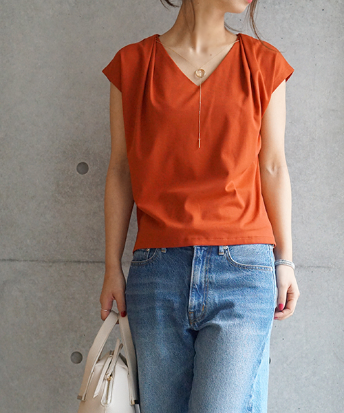 laboratory work(ラボラトリーワーク)の「サークルモチーフ ネックレス付きタック使いプルオーバー(Tシャツ/カットソー・レディース・オフホワイト/ダークオレンジ/ネイビー/ブラック/ピンク・MEDIUM)」の11枚目の写真