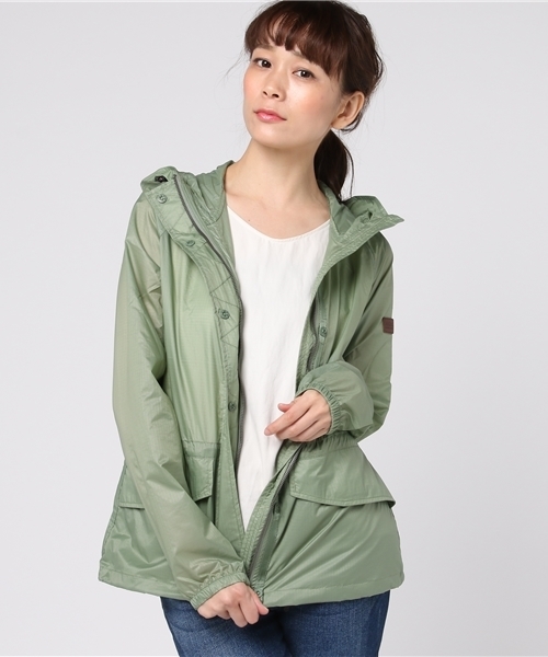 AIGLE(エーグル)の「撥水加工 ライティー ジャケット(ナイロンジャケット・レディース・イエロー/グリーン・38/40/36)」の2枚目の写真