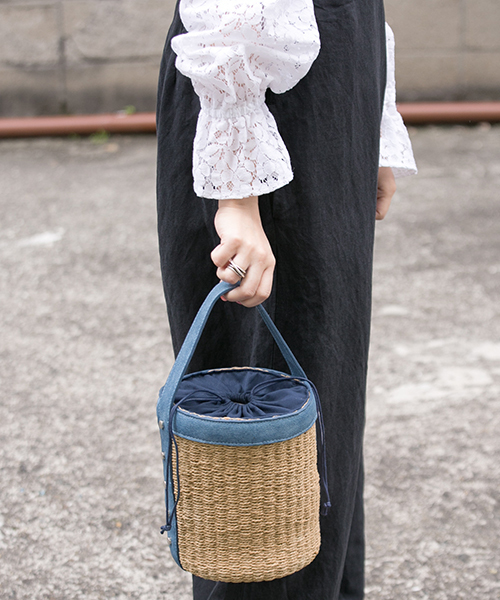 URBAN RESEARCH（アーバンリサーチ）の「 UR LAUGOA　バケツ巾着BAG（かごバッグ・レディース・ブルー/ダークグレー/オレンジ・ONE SIZE）」の4枚目の写真