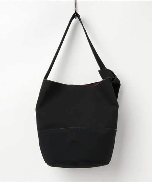 Green Parks(グリーンパークス)の「・フェイクスウェードショルダー(ショルダーバッグ・レディース・ブラック/ピンク/グレイッシュベージュ/キャメル・FREE)」の5枚目の写真