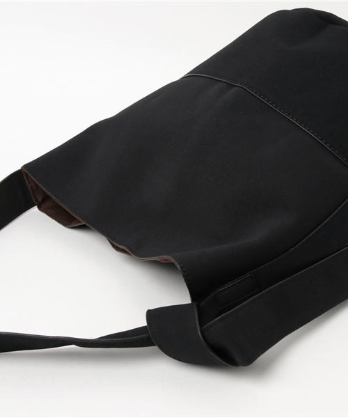 Green Parks(グリーンパークス)の「・フェイクスウェードショルダー(ショルダーバッグ・レディース・ブラック/ピンク/グレイッシュベージュ/キャメル・FREE)」の6枚目の写真