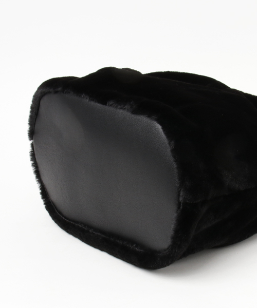 Re:EDIT（リエディ）の「バンブーハンドルエコファーバケツハンドバッグ（トートバッグ・レディース・ブラック/ベージュ/パープル/ブラウン・FREE）」の6枚目の写真