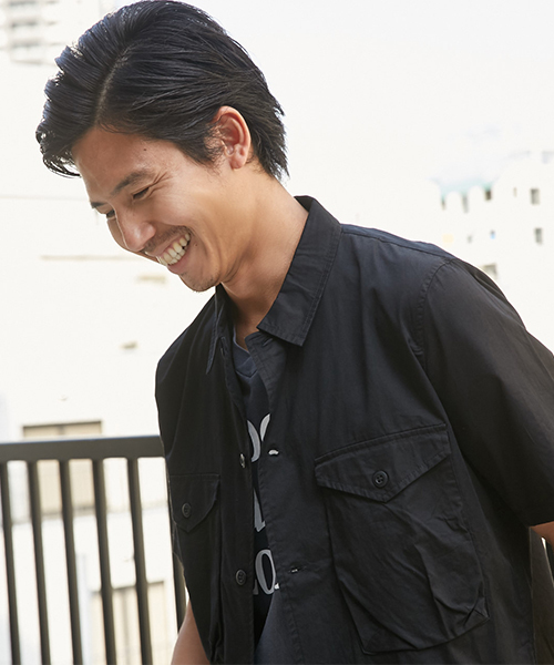 AZUL by moussy（アズールバイマウジー）の「ミリタリー半袖シャツ（シャツ/ブラウス・メンズ・ブラック/カーキ・LARGE/MEDIUM/SMALL）」の4枚目の写真