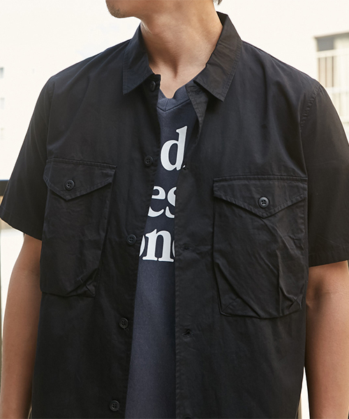 AZUL by moussy（アズールバイマウジー）の「ミリタリー半袖シャツ（シャツ/ブラウス・メンズ・ブラック/カーキ・LARGE/MEDIUM/SMALL）」の9枚目の写真