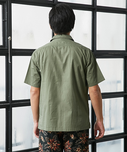 AZUL by moussy（アズールバイマウジー）の「ミリタリー半袖シャツ（シャツ/ブラウス・メンズ・ブラック/カーキ・LARGE/MEDIUM/SMALL）」の16枚目の写真