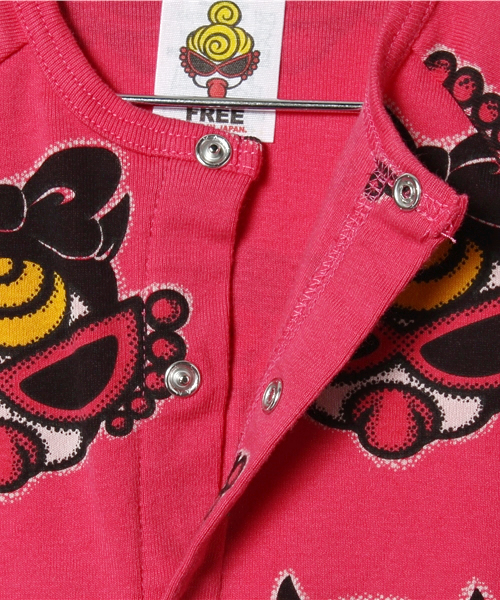 HYSTERIC MINI（ヒステリックミニ）の「BABY DOTTED DEVILKIN 総柄 2WAYオール（ロンパース・キッズ・ホワイト/ブラック/ピンク・FREE）」の6枚目の写真