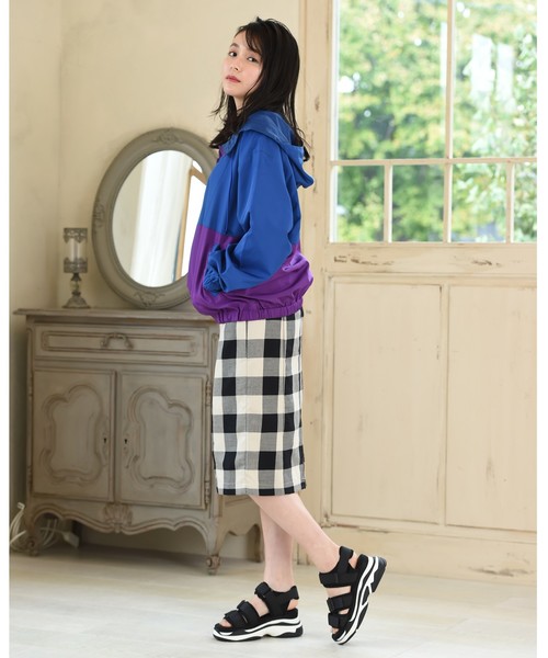 Mafmof（マフモフ）の「Mafmof(マフモフ) ストラップベルトの厚底スポーツサンダル（サンダル・レディース・ホワイト/ブラック/ネイビー・L/LL/M/S）」の5枚目の写真