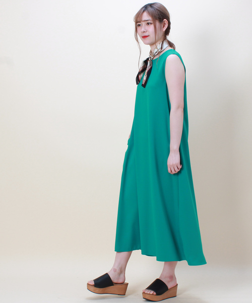 TRUDEA（トルディア）の「リネンライク　ノースリーブワンピース（ワンピース・レディース・ベージュ/ネイビー/グリーン・MEDIUM）」の9枚目の写真